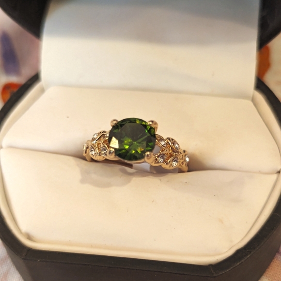 Nwt Emerald & Diamond Ring Size 5 💍 - Picture 8 of 12